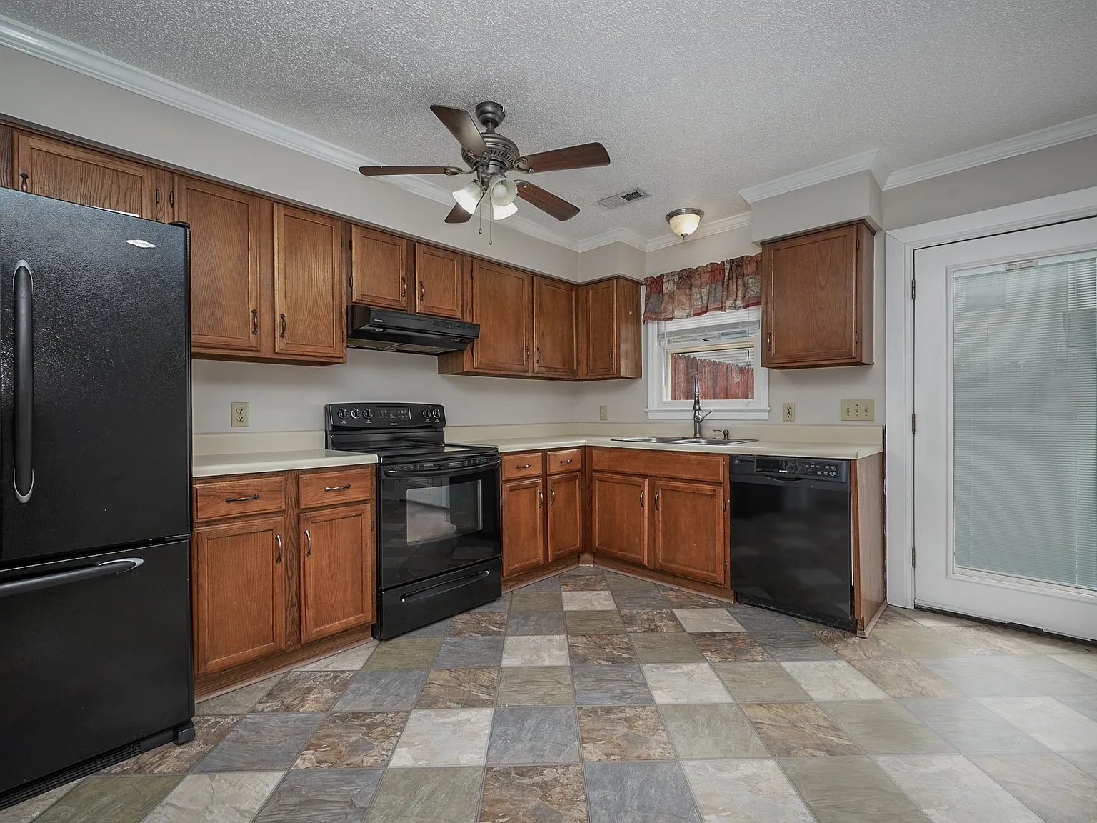 117 Kingsbridge Lane - 1 — Photo 2
