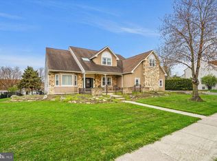 17 Laura Ct, Sinking Spring, PA 19608