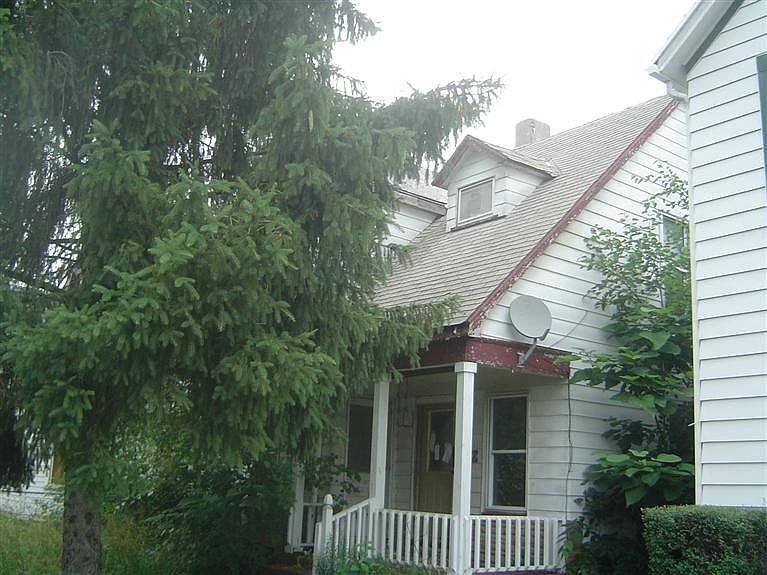 2nd image of 142 S Sperling Ave