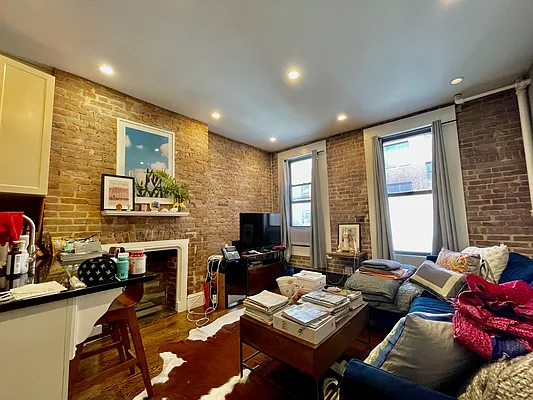 Rented by Douglas Elliman | media 2