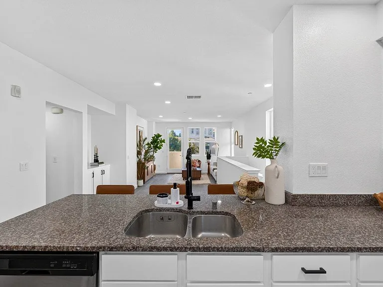 802 Garden St — Photo 12