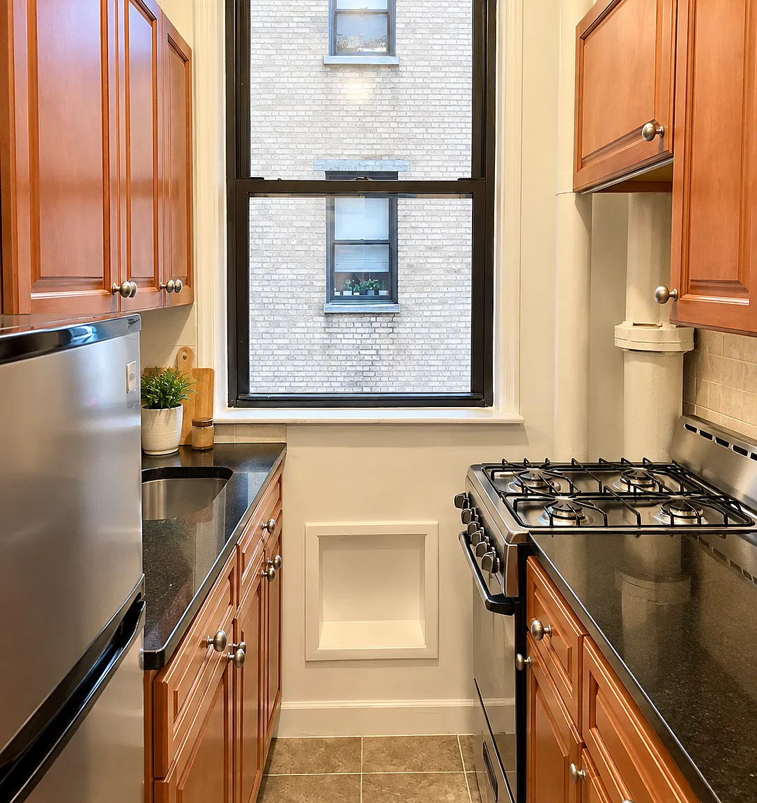 135 East 50th Street — Photo 4