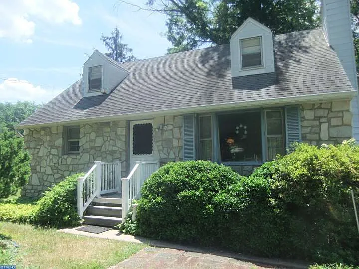504 W Maple Ave photo 1