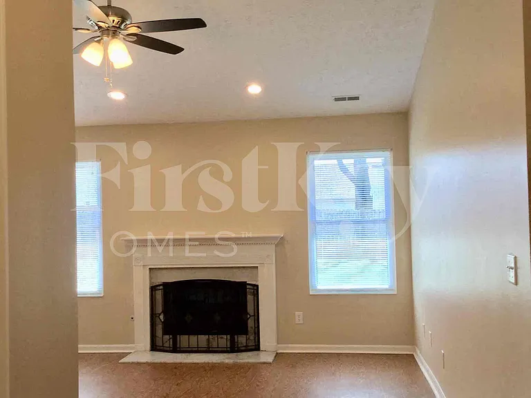 687 Bobolink Ct — Photo 2