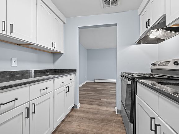 5th image of 127 Silver Ln #37