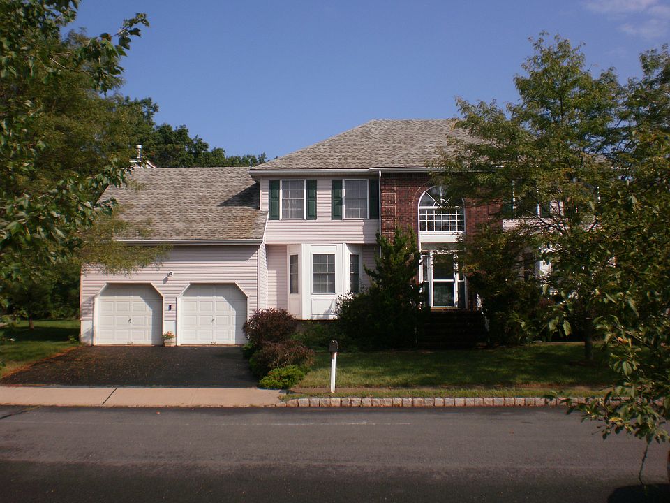 2nd image of 4 McCullough Dr