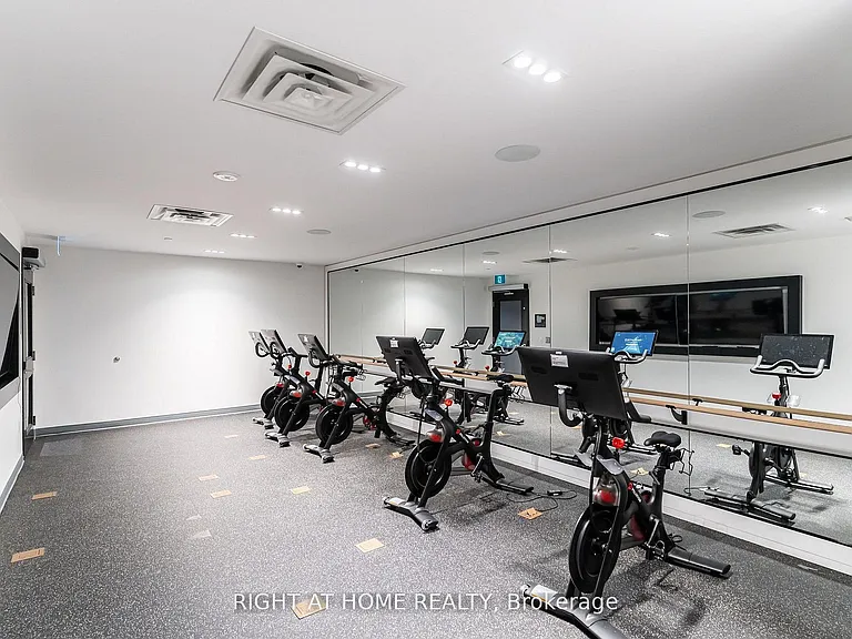 15 Wellington St S #301 — Photo 31
