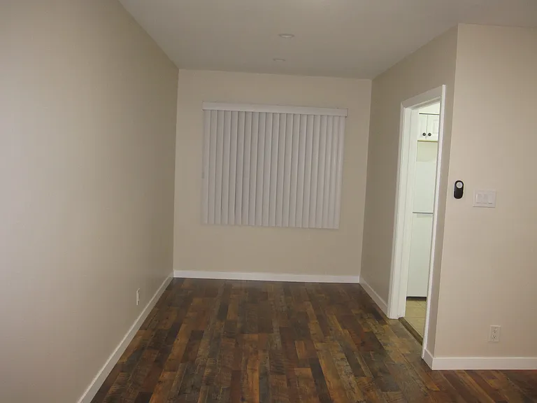 637 S Dunsmuir Ave #8 — Photo 2
