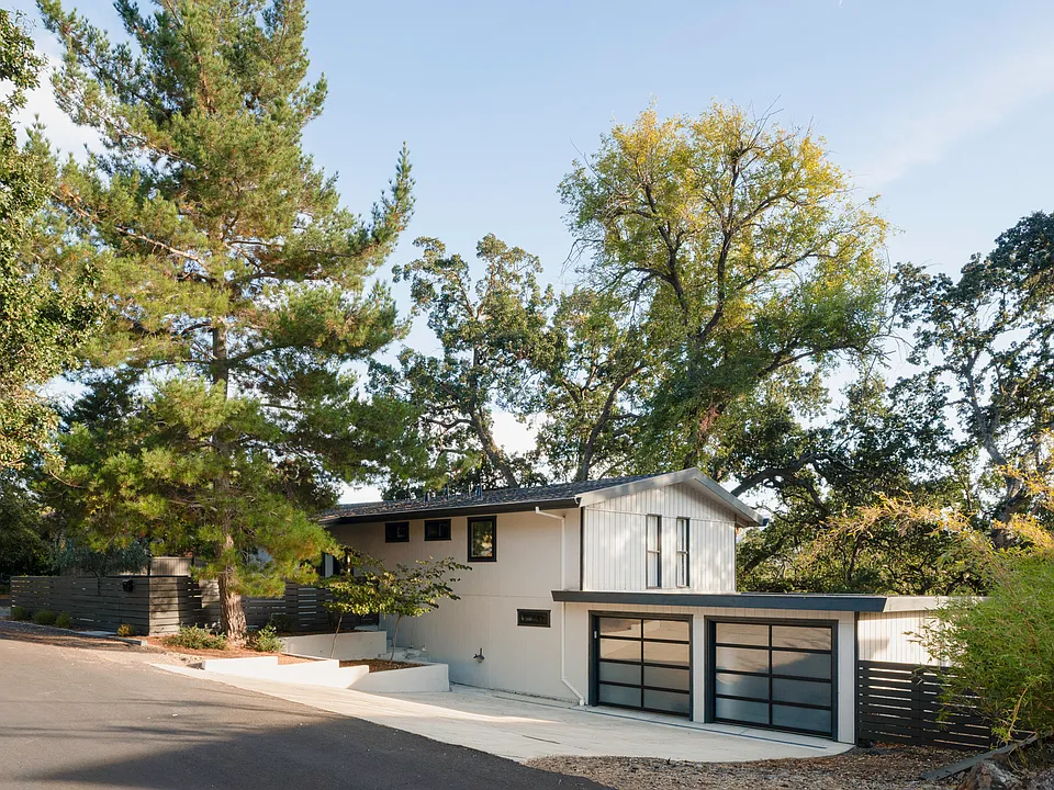 395 Nob Hill Dr