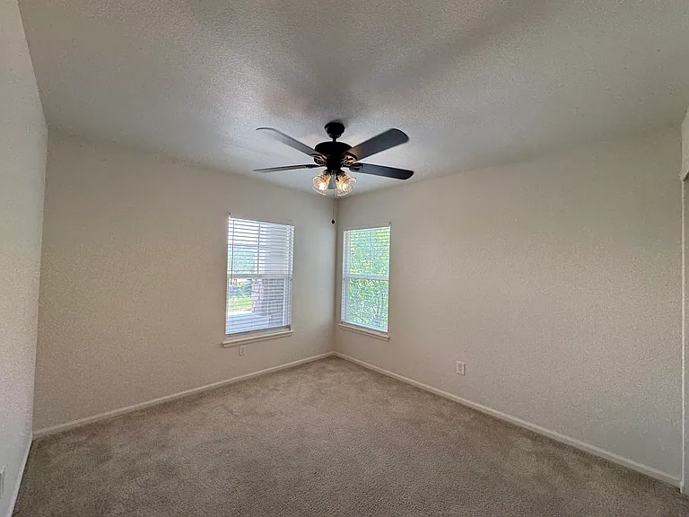 11939 Bolton Dr — Photo 12