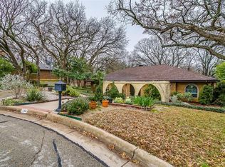 1704 Woodridge Ct, Arlington, TX 76013
