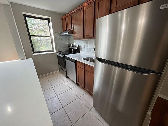 5th image of 131 Mount Lebanon Blvd #2B-1Ba-700Sqft