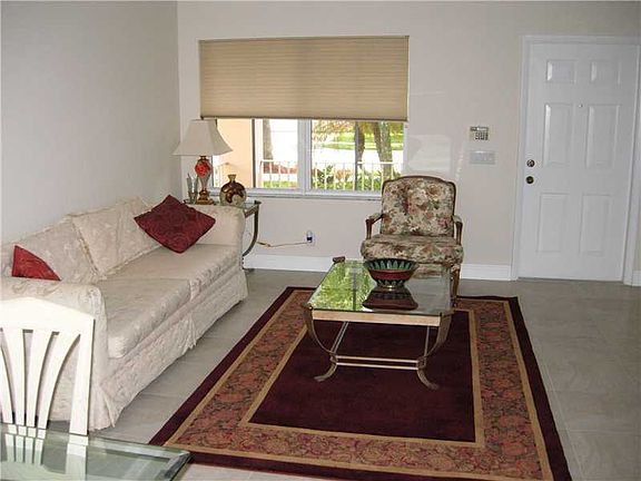 3rd image of 804 Tanglewood Cir