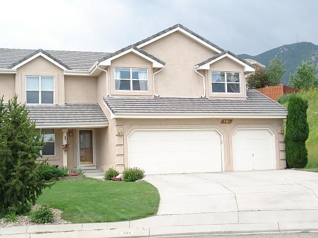 Beautiful Stucco with Mountain Backdrop.