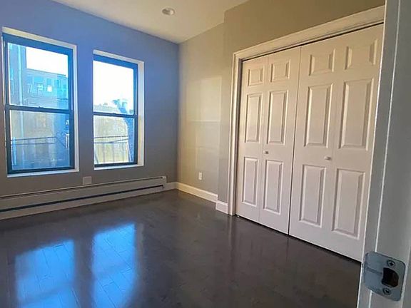 2nd image of 730 Sackett St APT 4L