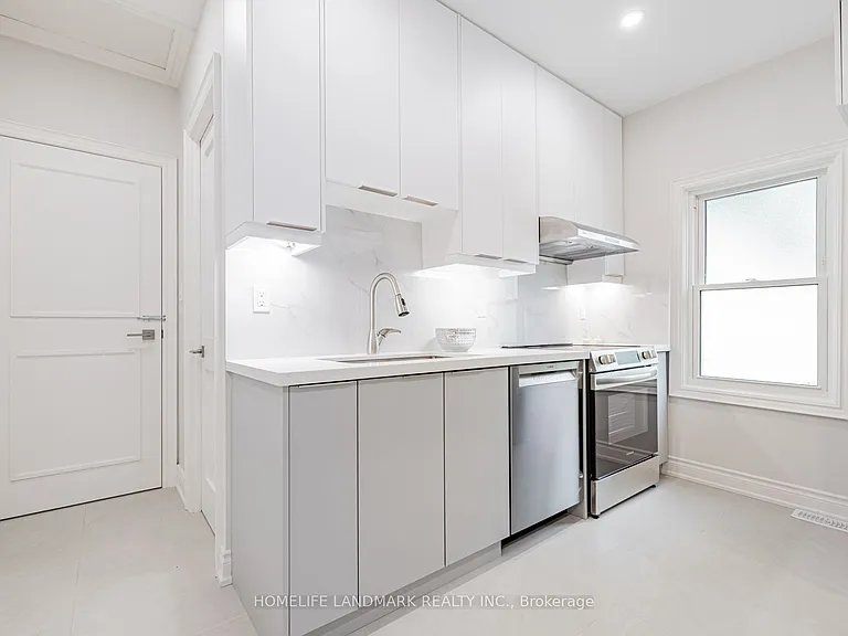41 Arnold Cres #2 — Photo 7