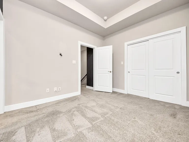 2704 Freund St — Photo 23