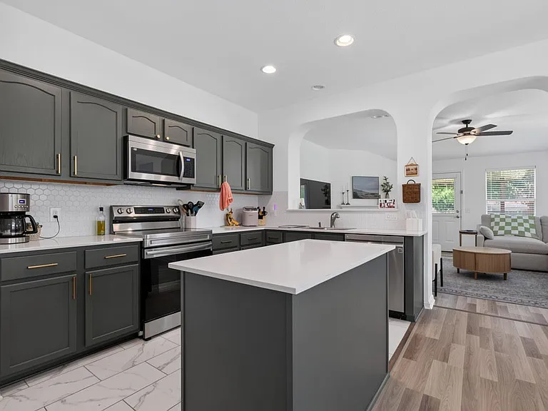 19037 Leigh Ln — Photo 4