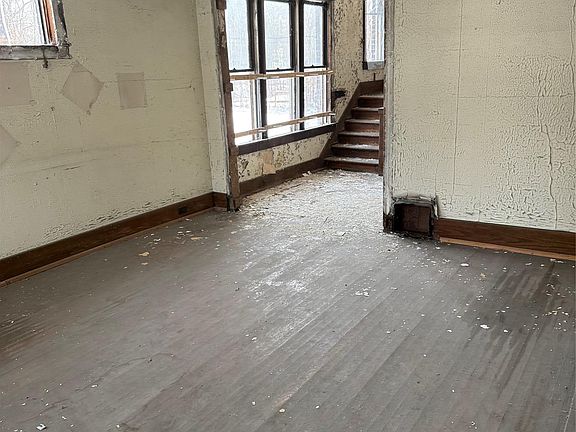 5th image of 3257 Hogarth St