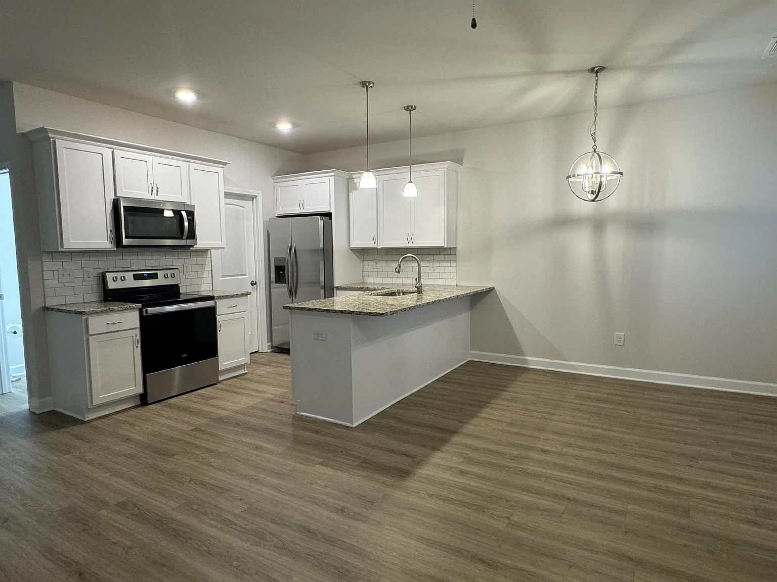 3 bed, 2.5 bath, 1646 sqft, $1,990 — Photo 3
