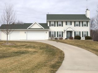 W8370 Springwood Ln, Delavan, WI 53115