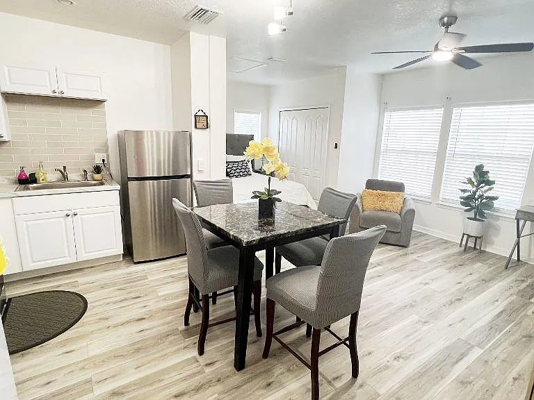 203 N Village St #B — Photo 16