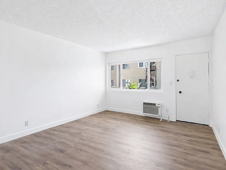 6828 Fulton Ave #4 — Photo 5