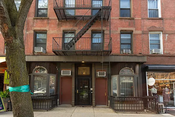 Sold by Dwell Residential Inc | media 17