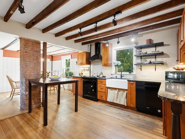 34 Chestnut St, Danvers, MA 01923