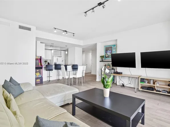 999 SW 1st Ave APT 2717, Miami, FL 33130