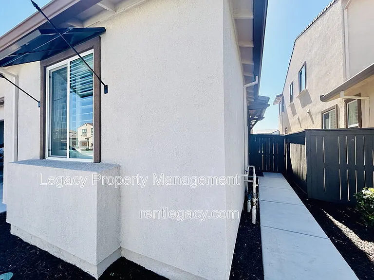 4098 Azul Way — Photo 2