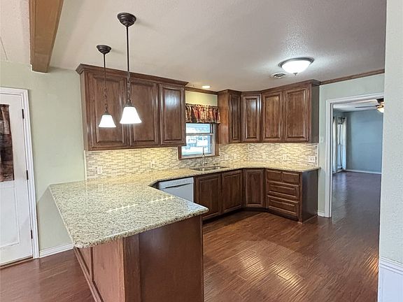 4th image of 1107 Blanton Dr