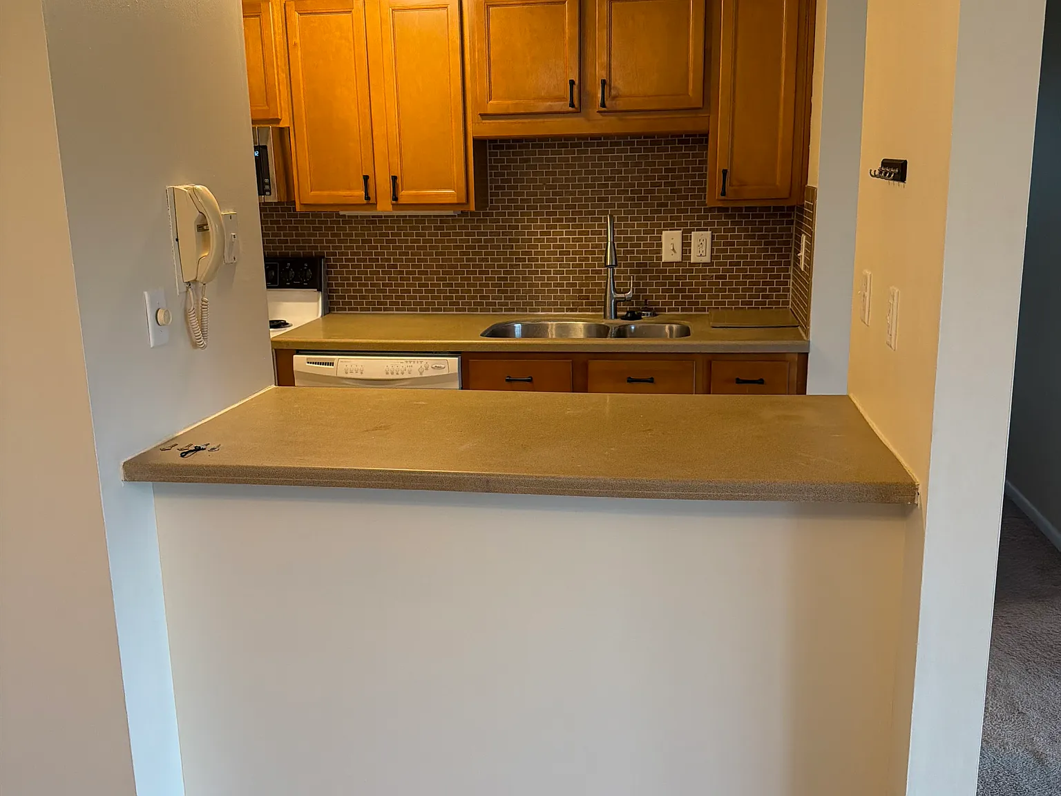 2 bed, 750 sqft, $1,300 — Photo 4