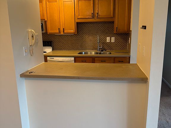 4th image of 20 Kennedy Pkwy #315