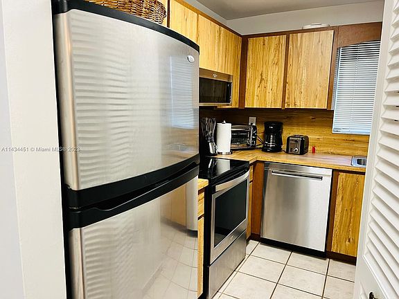 5th image of 6424 Collins Ave #A303