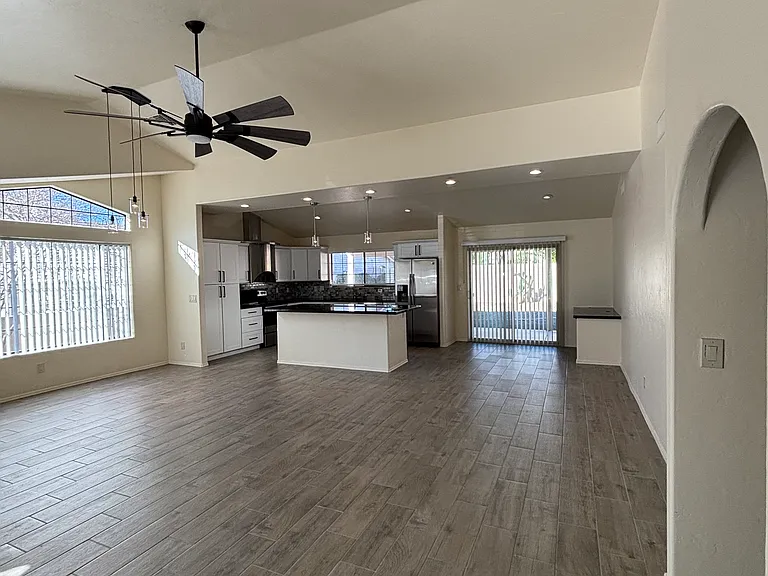1181 W Masters Cir — Photo 22