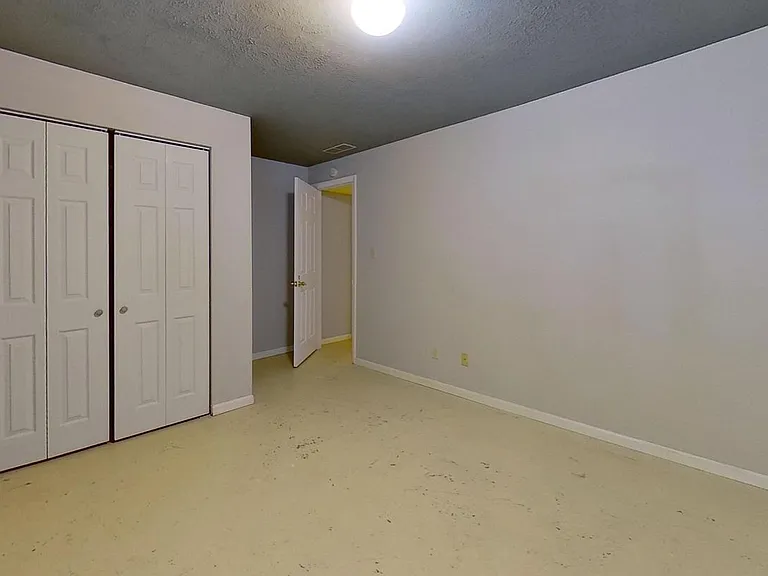 8109 Johnstown Ct — Photo 11