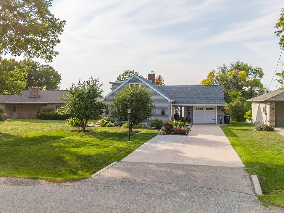 1286 Lakeshore Dr, Menasha, WI 54952 MLS 50281668 Zillow