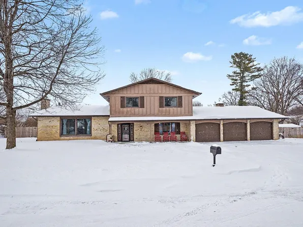 2412 Kenilworth Dr, Elkhart, IN 46514