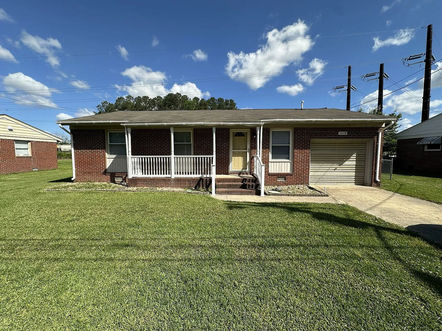 Charming 3BR/1.5BA Home in Oxford Heights Subdivision — Photo 1