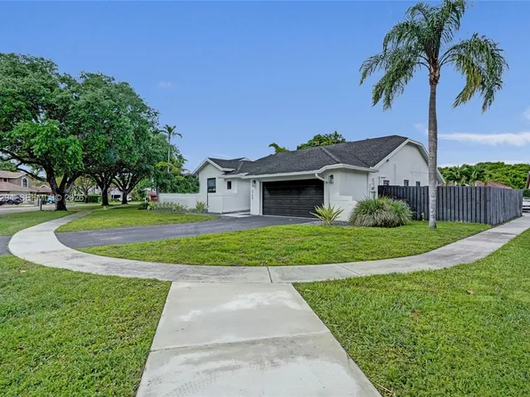 5790 SW 88th Ave, Fort Lauderdale, FL 33328