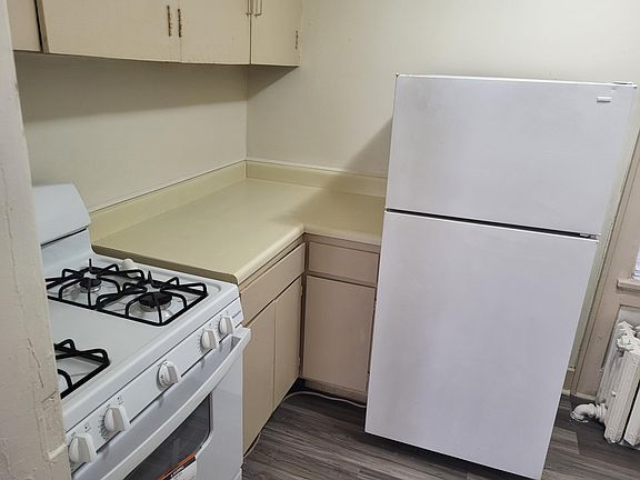 2nd image of 114 N 32nd Ave
