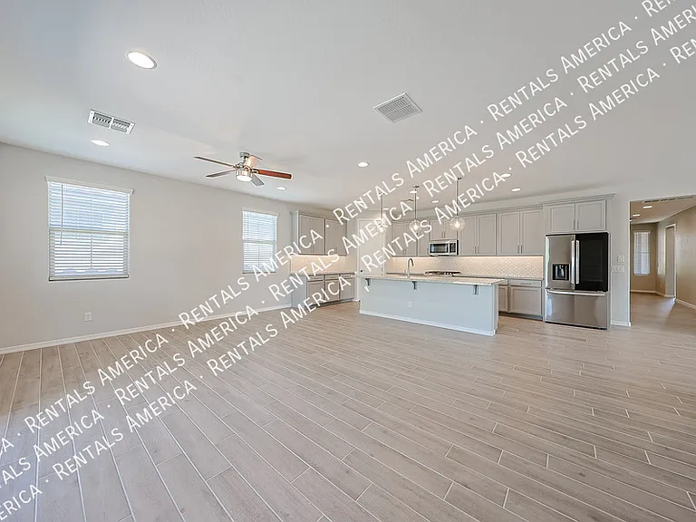 10218 W Piccadilly Rd — Photo 12