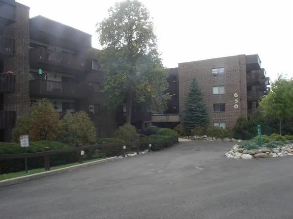 650 Whitney Ct APT 412, Gurnee, IL 60031