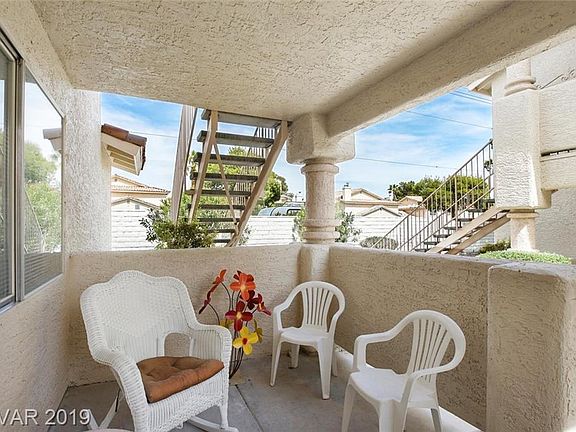 3rd image of 929 Rockview Dr Unit 101