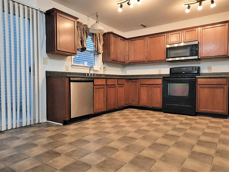 12232 E 141st St — Photo 5