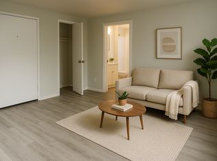 230 1st Dr SE APT 3, New Philadelphia, OH 44663