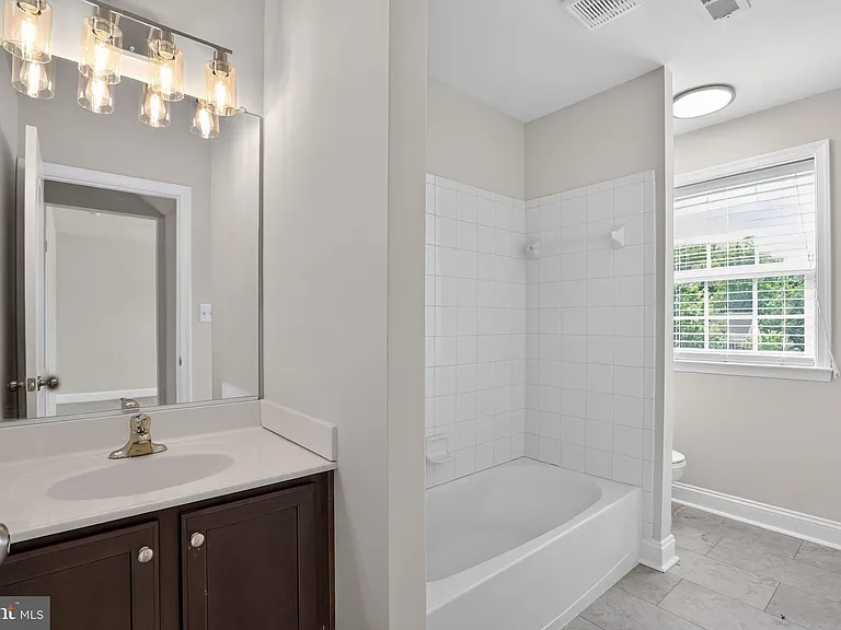 6816 Barlowe Ct — Photo 23