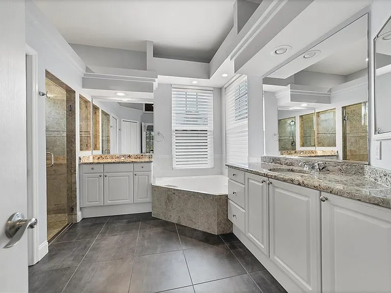 11709 Clubhouse Dr — Photo 22