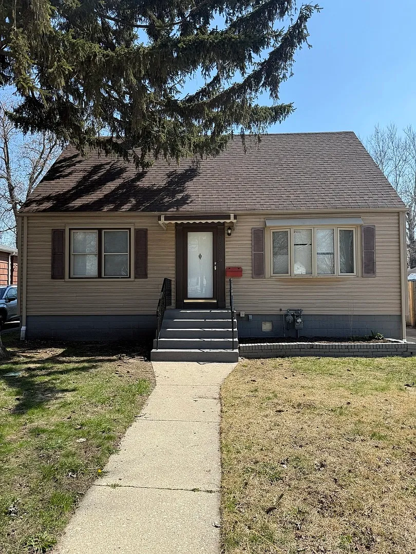 4 bed, 1700 sqft, $2,550 — Photo 1